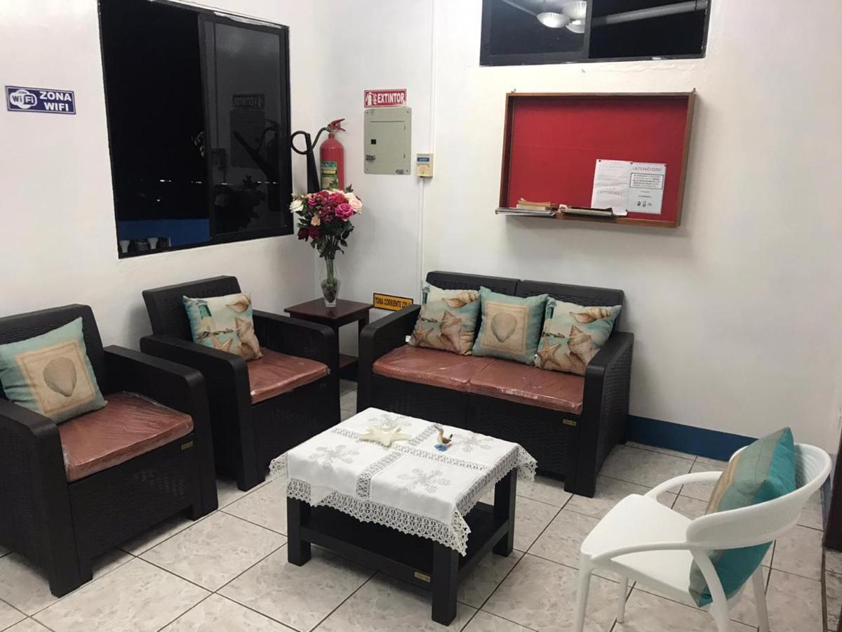 Hostal Albatros San Cristóbal Esterno foto